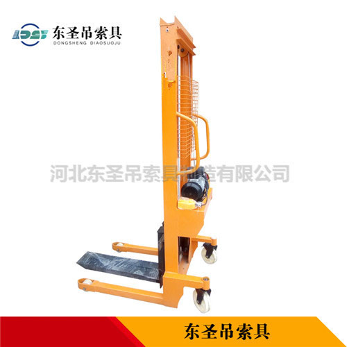 手動(dòng)液壓堆高車產(chǎn)品展示--河北東圣吊索具制造有限公司--液壓堆高車|手動(dòng)叉車|小型攪拌機(jī)|石材夾具